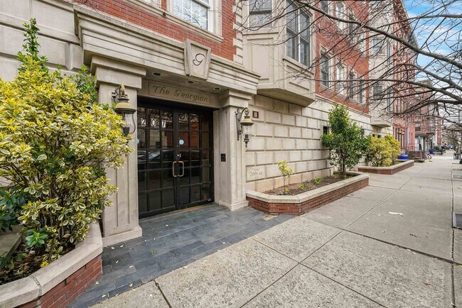 Building Photo - 205-207 Madison St