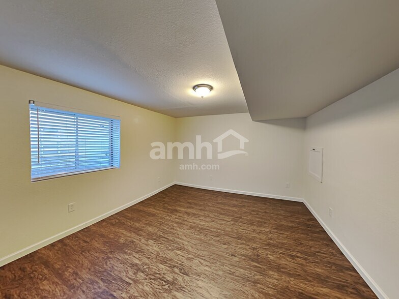 Building Photo - 12034 Glencoe St