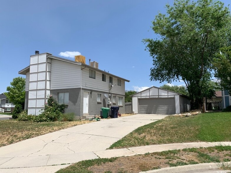 Building Photo - 188 E Julie Anna Dr