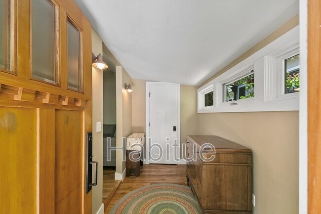 Building Photo - 1417 E Franklin St