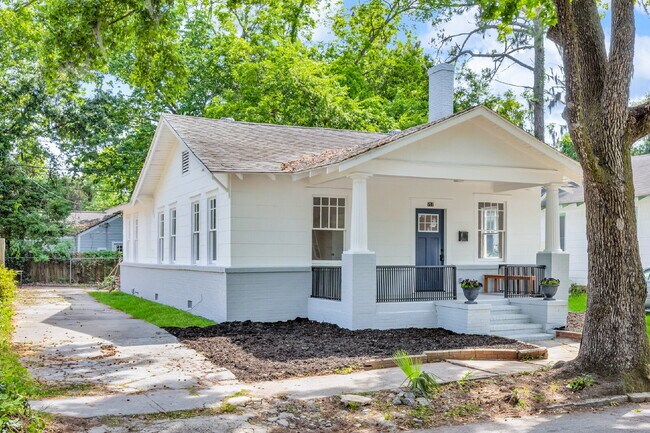 Building Photo - Cozy craftsman bungalow on Seiler Ave