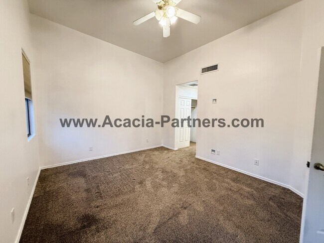 Building Photo - Three bedroom home in Barrio Central