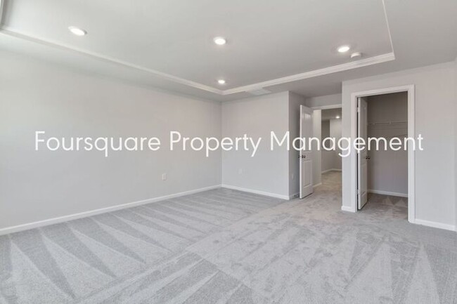 Building Photo - Townhome | Bonus Loft Space | Internet Inc...