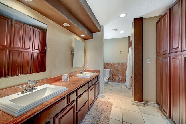 Building Photo - Charming 4 bedroom 3 bath fully furnished pool home in the heart of spring valley!