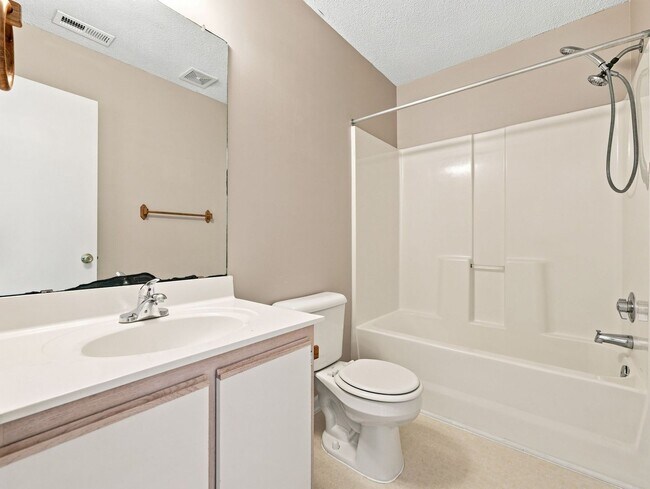 Building Photo - 107 Spring Meadow Cir