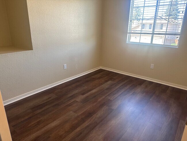 Building Photo - 961 Celestine Cir