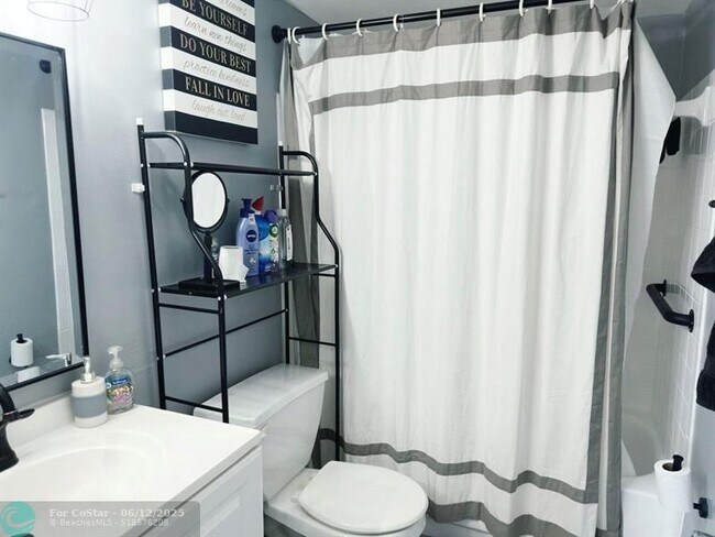 Building Photo - 7505 NW 5th Pl