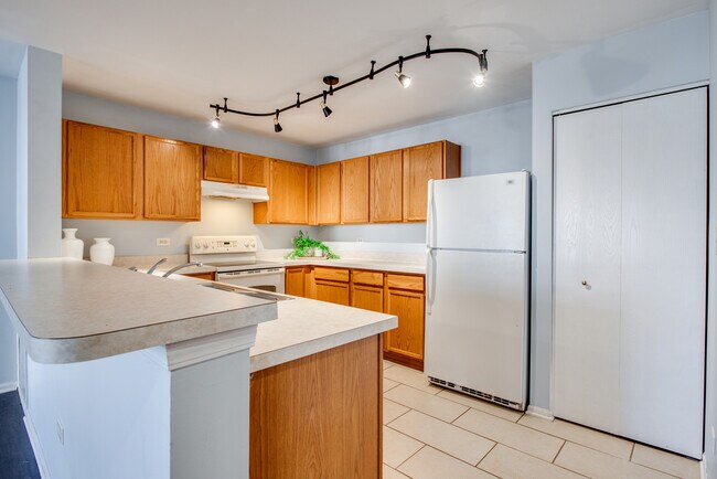 Building Photo - 1441 McClure Rd