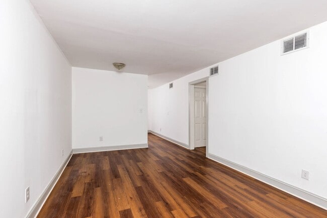 Building Photo - 2 Bedroom near downtown Birmingham