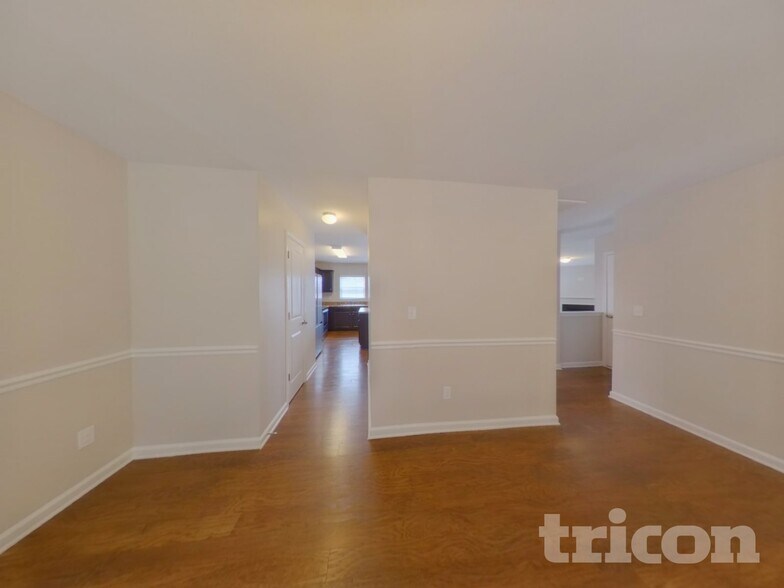 Building Photo - 208 Willow Grv Wy