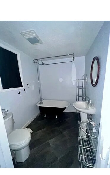 Building Photo - 100 Quartz St