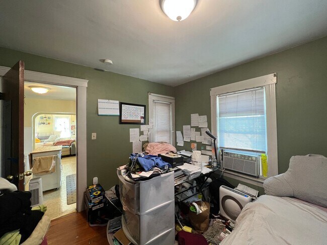 Building Photo - Awesome 3 bed in Somerville.... don't miss out!!