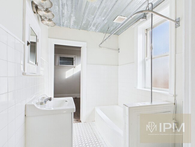 Building Photo - 219 S Union St