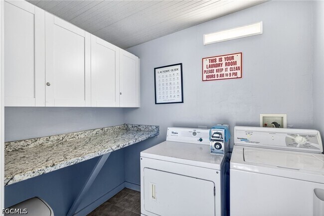 Building Photo - 4831 Tudor Dr