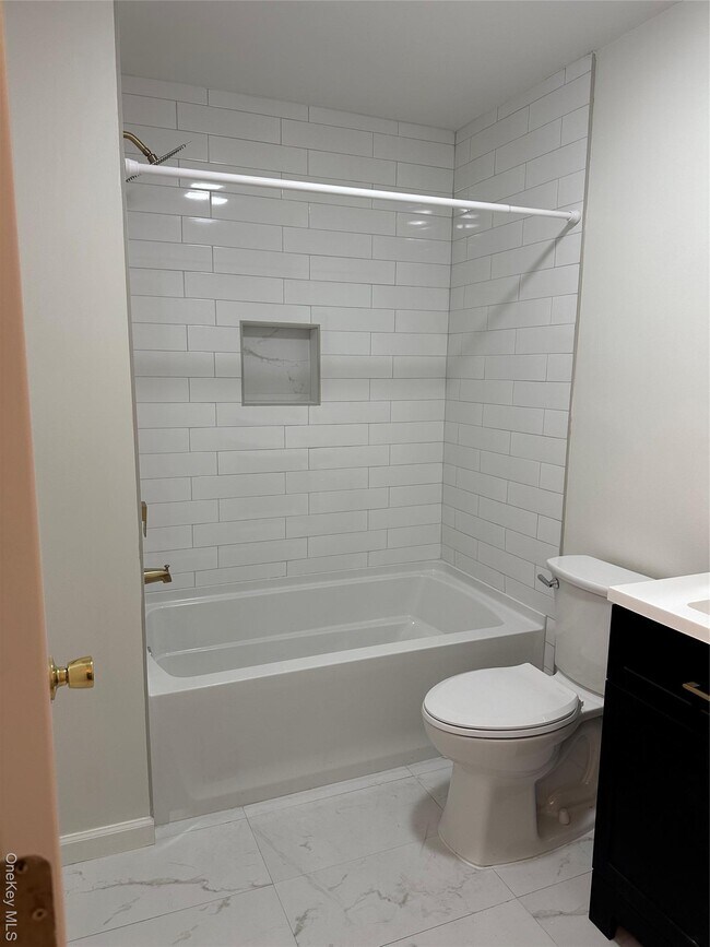 Building Photo - 4 Marian Ct