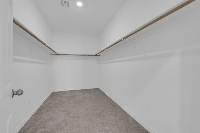 Building Photo - 3 bedroom home in gated community! Move in...