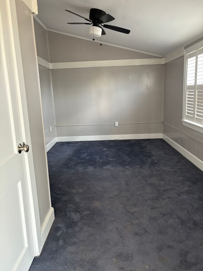 Building Photo - 1 Month Free Rent!! FarmHouse with Room for Everyone