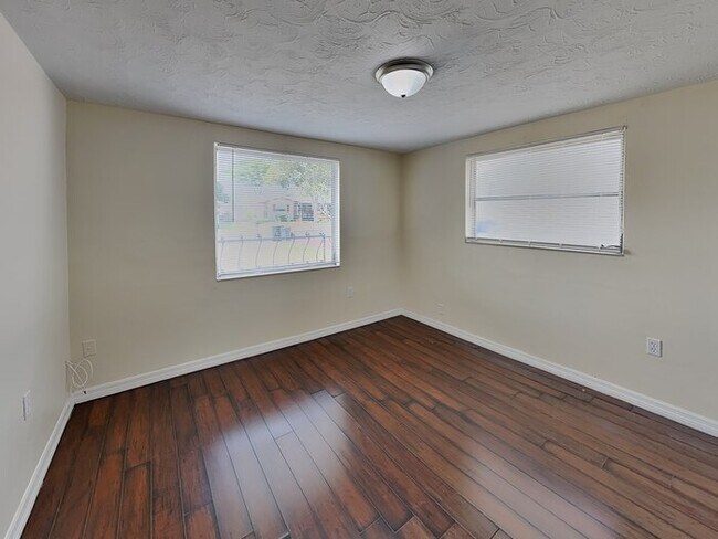 Building Photo - 6041 9th Ave