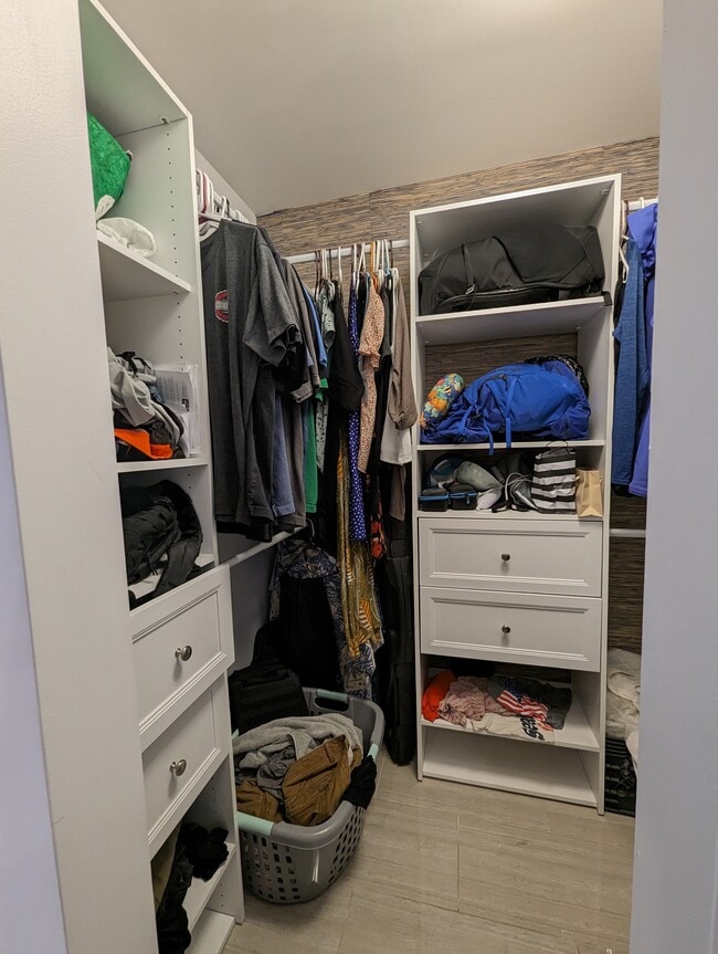 Building Photo - 469 Ena Rd