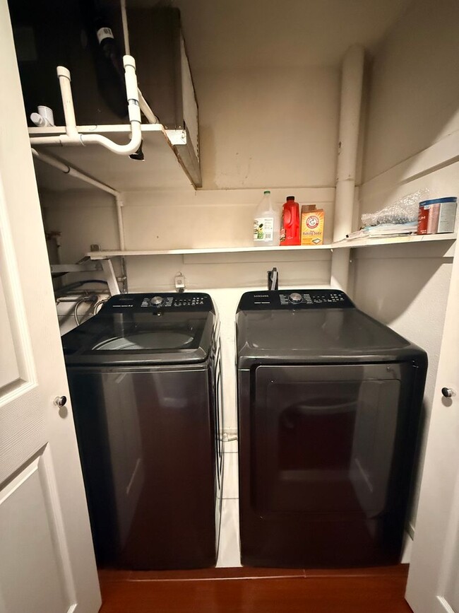 Building Photo - Upgraded 3-bedroom, 2-bath 1,240 sq. ft. i...