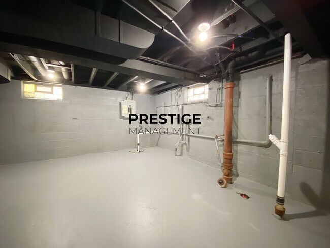 Building Photo - Large 3 Bedroom Home In Gary