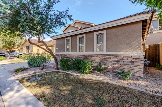 Building Photo - 1149 N Cholla St