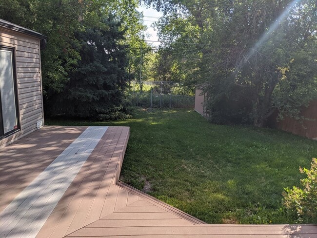 Building Photo - Virginia Village Home New Paint, Carpet, Blinds Backs up to Cherry Creek Trail