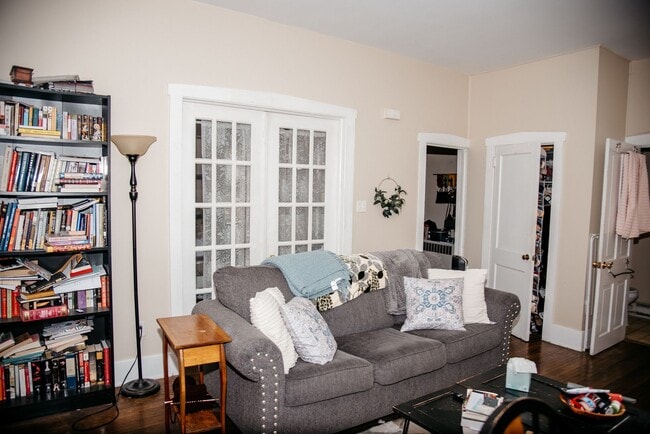 Building Photo - 154 E High St