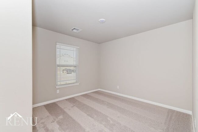 Building Photo - 1705 Maroon Dr