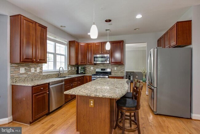 Building Photo - 2191 Oak Forest Dr