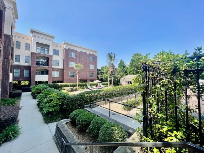 Building Photo - 3 Bedroom 2.5 Bath in the Vista