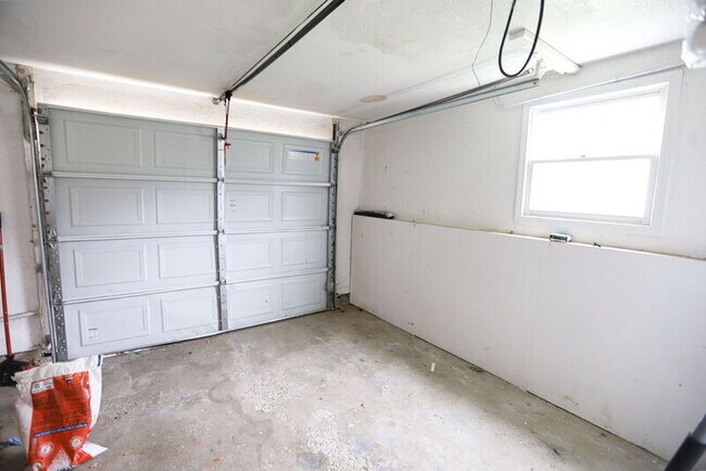 Building Photo - 4156 Norman Dr SE