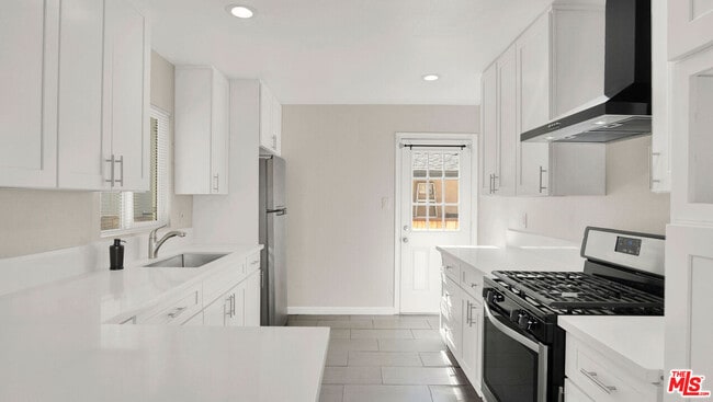 Building Photo - 10422 El Rancho Dr