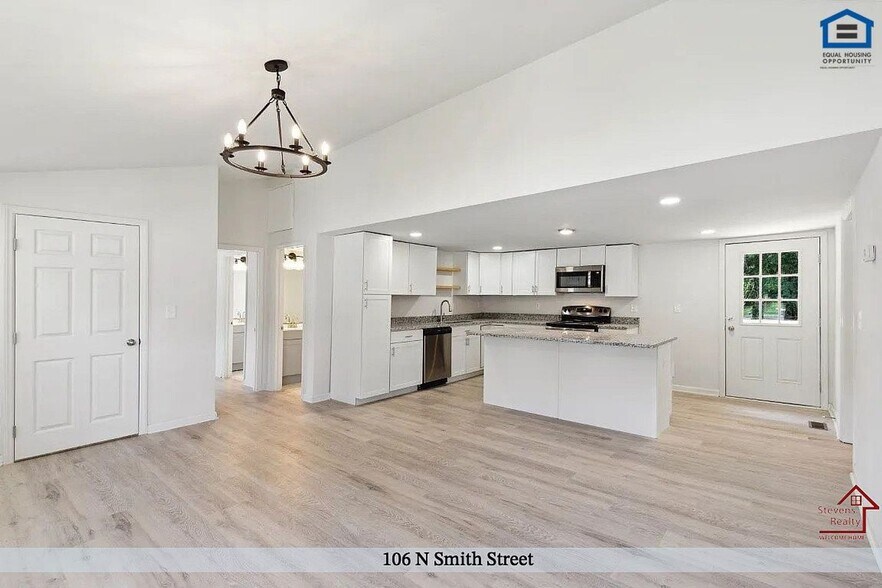 Building Photo - 106 N Smith St