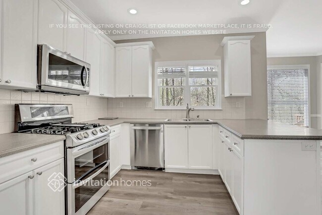 Building Photo - 4894 Day Lily Way