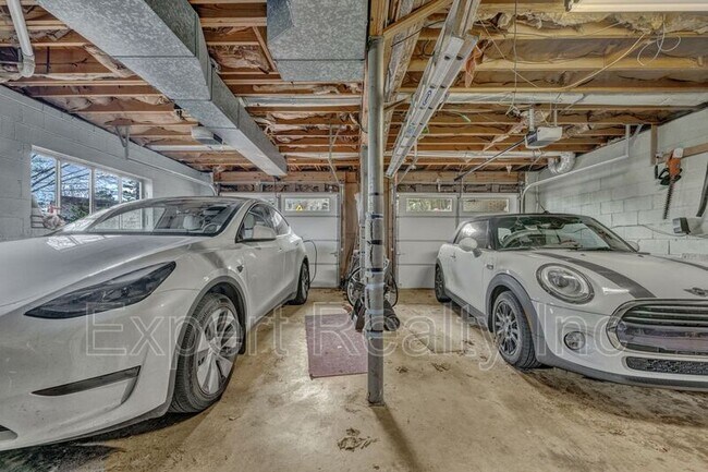 Building Photo - 373 Laredo Dr