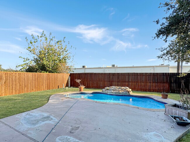 Building Photo - 5106 Ascot Pl