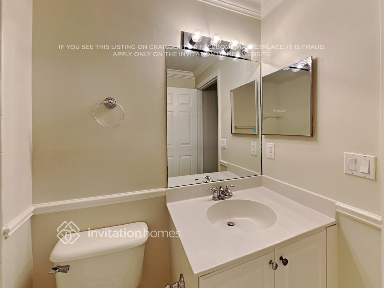 Building Photo - 1772 SW Lofgren Ave