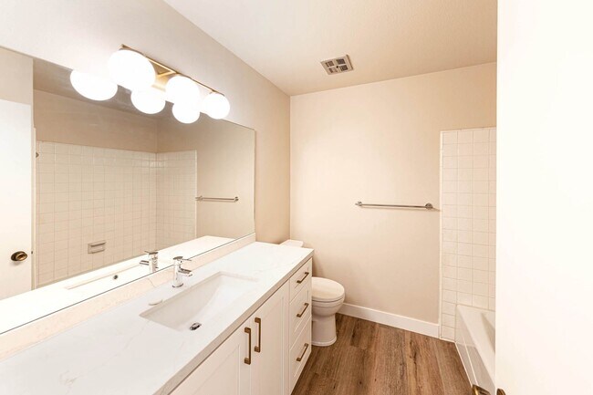 Building Photo - Upgraded 4 bedroom Fountain Valley Home