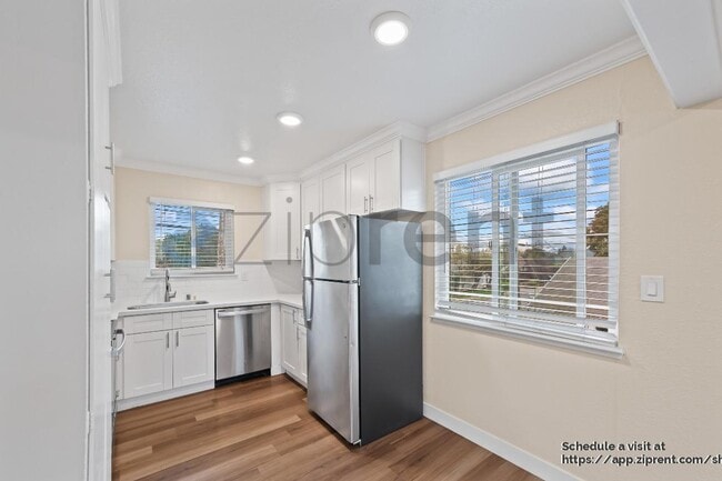 Building Photo - 523 Page St