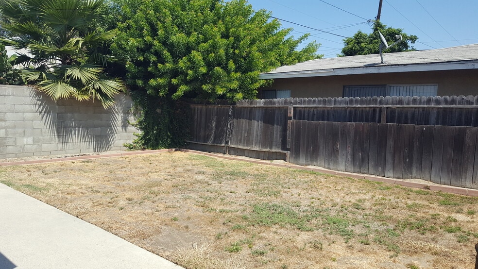 Private Yard - 2675 E Harrison St