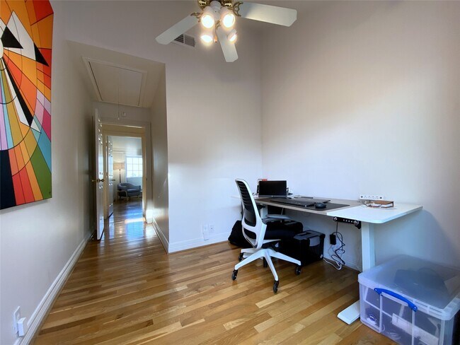 Building Photo - 2506 Van Buren St