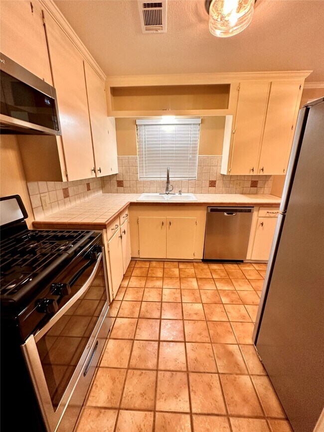 Building Photo - 4037 Woodfox St
