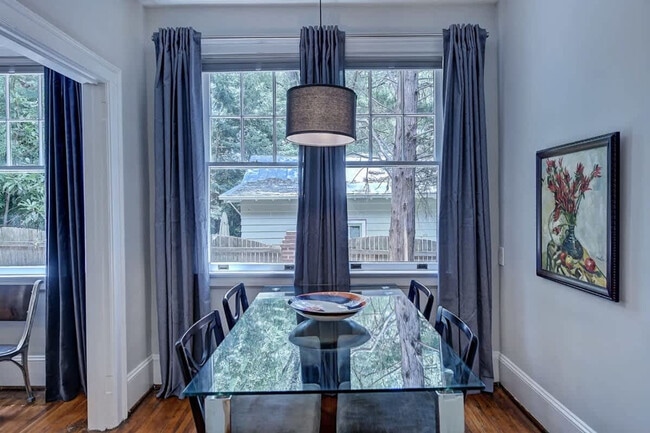 Building Photo - 518 Lamar Ave