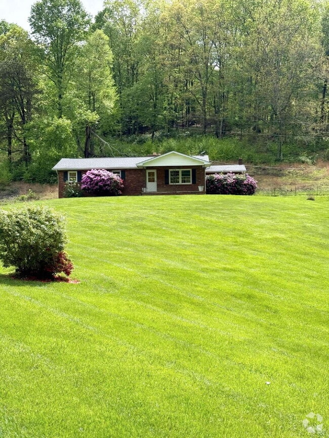 Building Photo - CANTON- 3 Bedroom/Bonus Rooms/Large Yard, ...