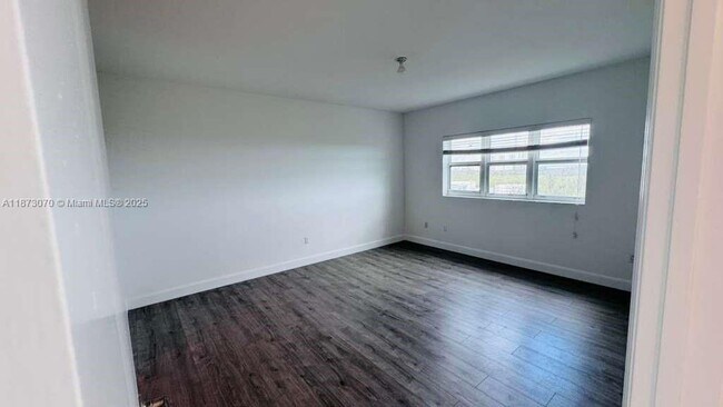 Building Photo - 15051 Royal Oaks Ln