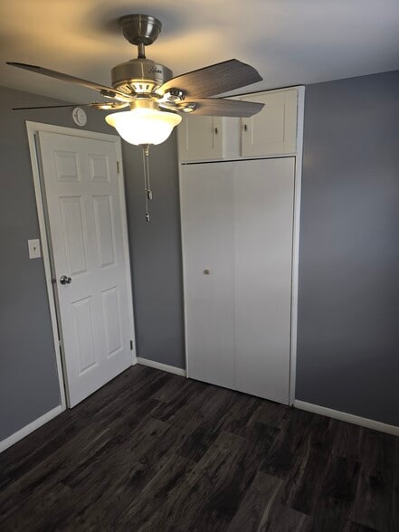 Building Photo - 1300 S Colony Dr