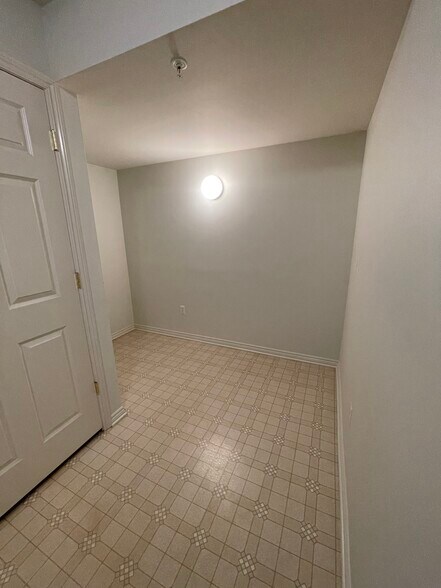Building Photo - 3074 Barclay Way