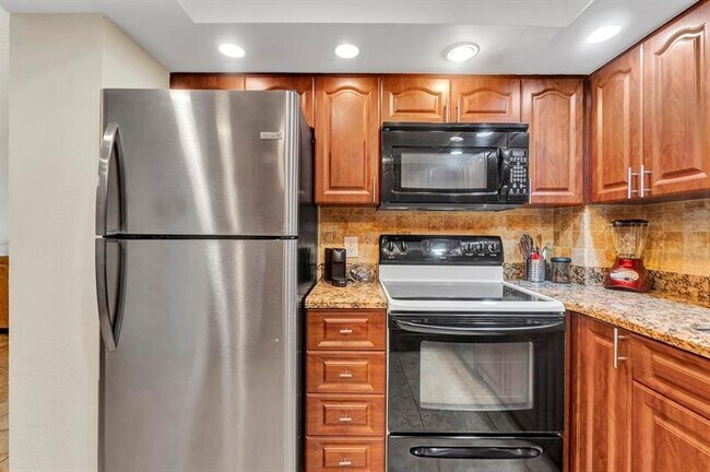 Building Photo - 1985 S Ocean Dr