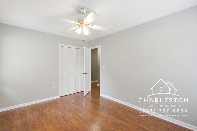 Building Photo - 2067 Dogwood Rd